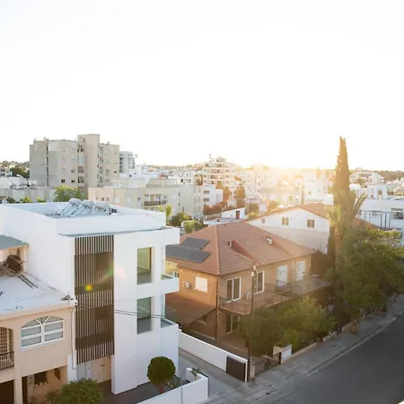 Glamorous, Renovated 3-bedroom In Appartement