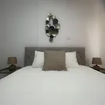 Glamorous, Renovated 3-bedroom In * 니코시아