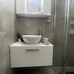 Glamorous, Renovated 3-bedroom In *