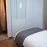 Glamorous, Renovated 3-bedroom In *