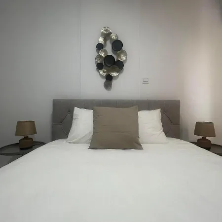 Glamorous, Renovated 3-bedroom In * Нікосія