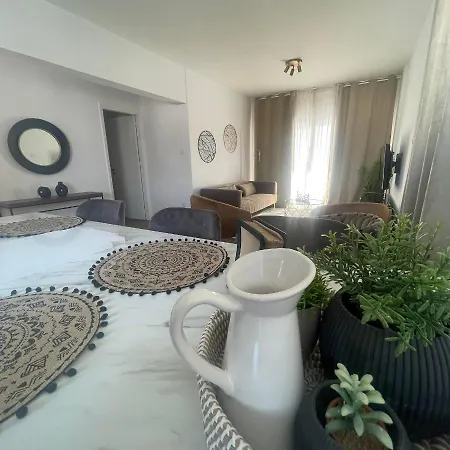 Apartment Glamorous, Renovated 3-bedroom In Nicosia