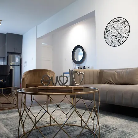 아파트 Glamorous, Renovated 3-bedroom In *