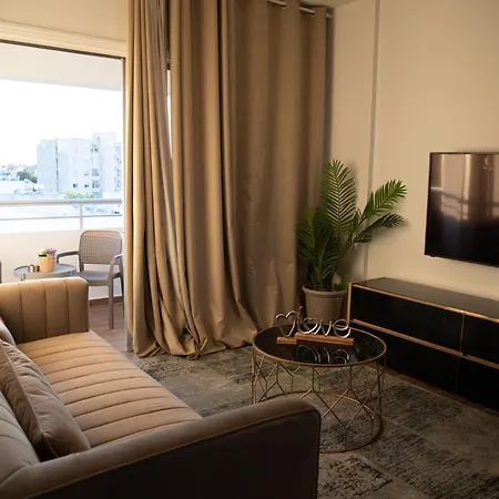 아파트 Glamorous, Renovated 3-bedroom In