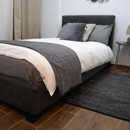 Glamorous, Renovated 3-bedroom In Appartement *