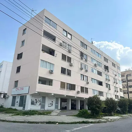 Glamorous, Renovated 3-bedroom In * Nikozja