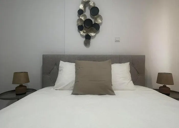 Glamorous, Renovated 3-bedroom In * 尼科西亚