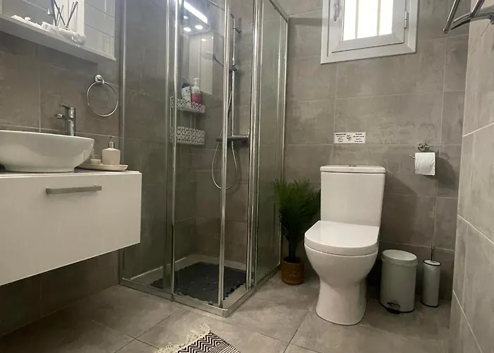 Glamorous, Renovated 3-bedroom In 公寓