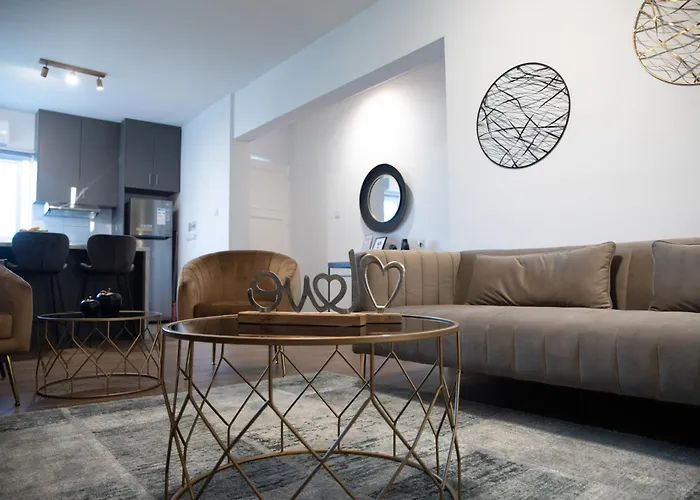 Appartement Glamorous, Renovated 3-bedroom In *