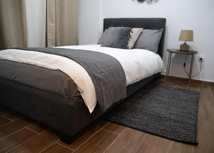 Glamorous, Renovated 3-bedroom In Appartement *