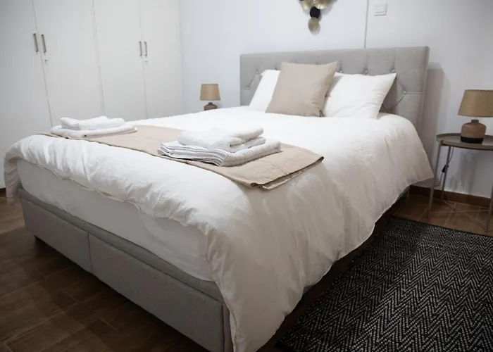 Appartement Glamorous, Renovated 3-bedroom In