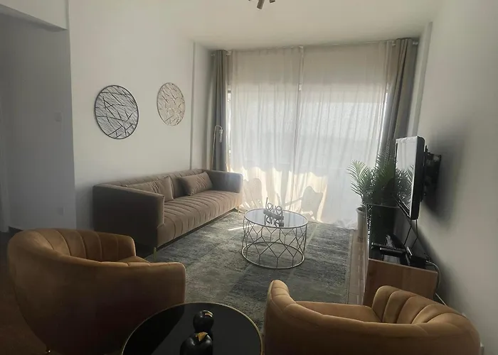 Glamorous, Renovated 3-bedroom In 公寓 *