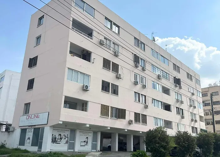 Glamorous, Renovated 3-bedroom In * 尼科西亚