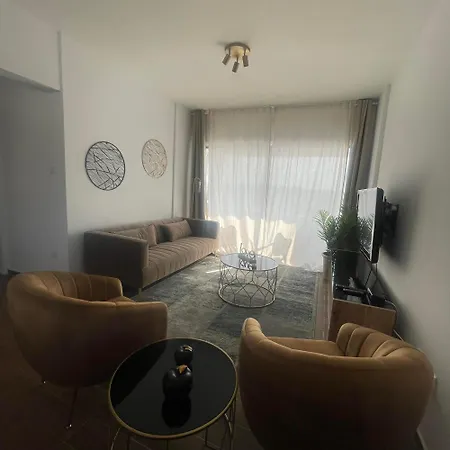 Glamorous, Renovated 3-bedroom In Apartamento *